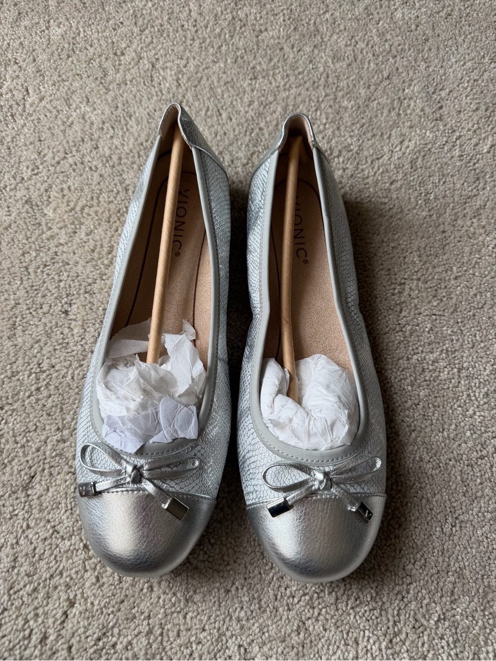 Vionic Silver Bow Ballet Flat 8.5 new metallic comfortable - Picture 2 of 7